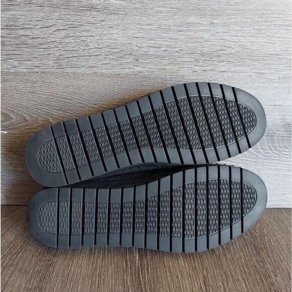 NEW Easy Street Womens Fresh Black Faux Leather Perforated Loafers Shoes 9W - Picture 8 of 9